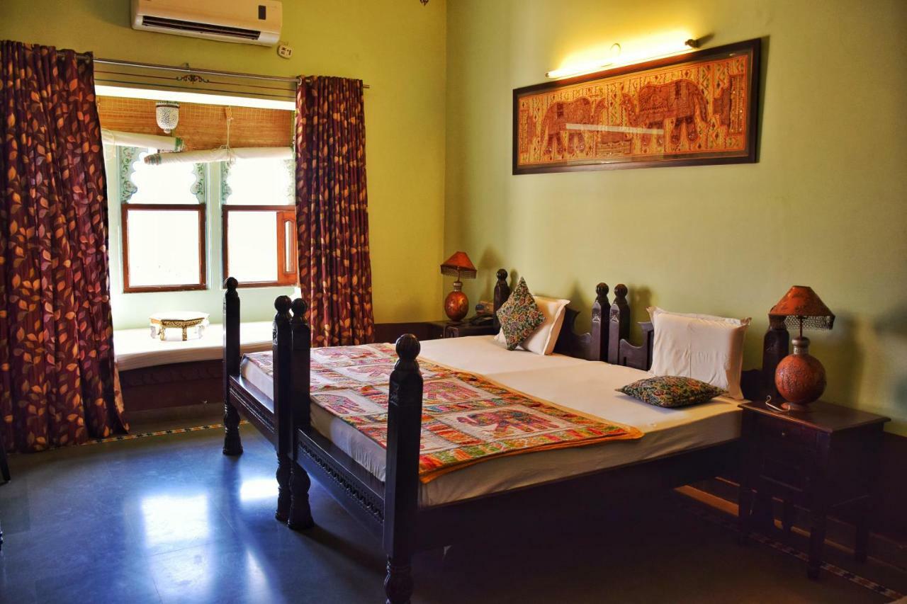 Hotel Kurabar Kothi Udaipur Exteriör bild