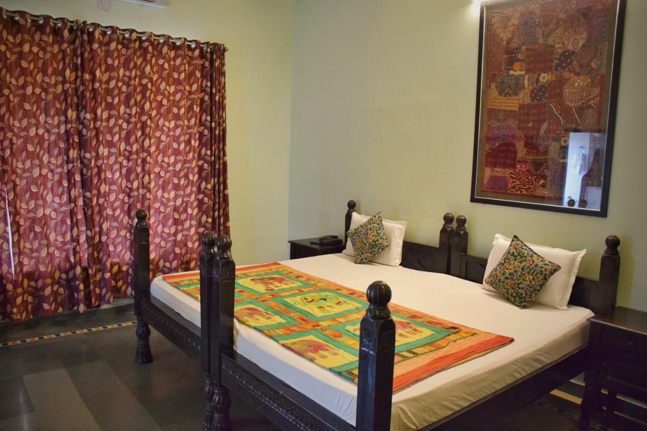 Hotel Kurabar Kothi Udaipur Exteriör bild