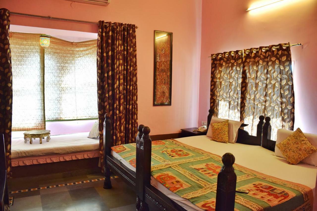 Hotel Kurabar Kothi Udaipur Exteriör bild