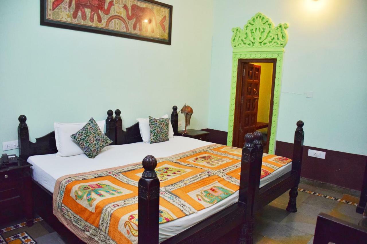 Hotel Kurabar Kothi Udaipur Exteriör bild